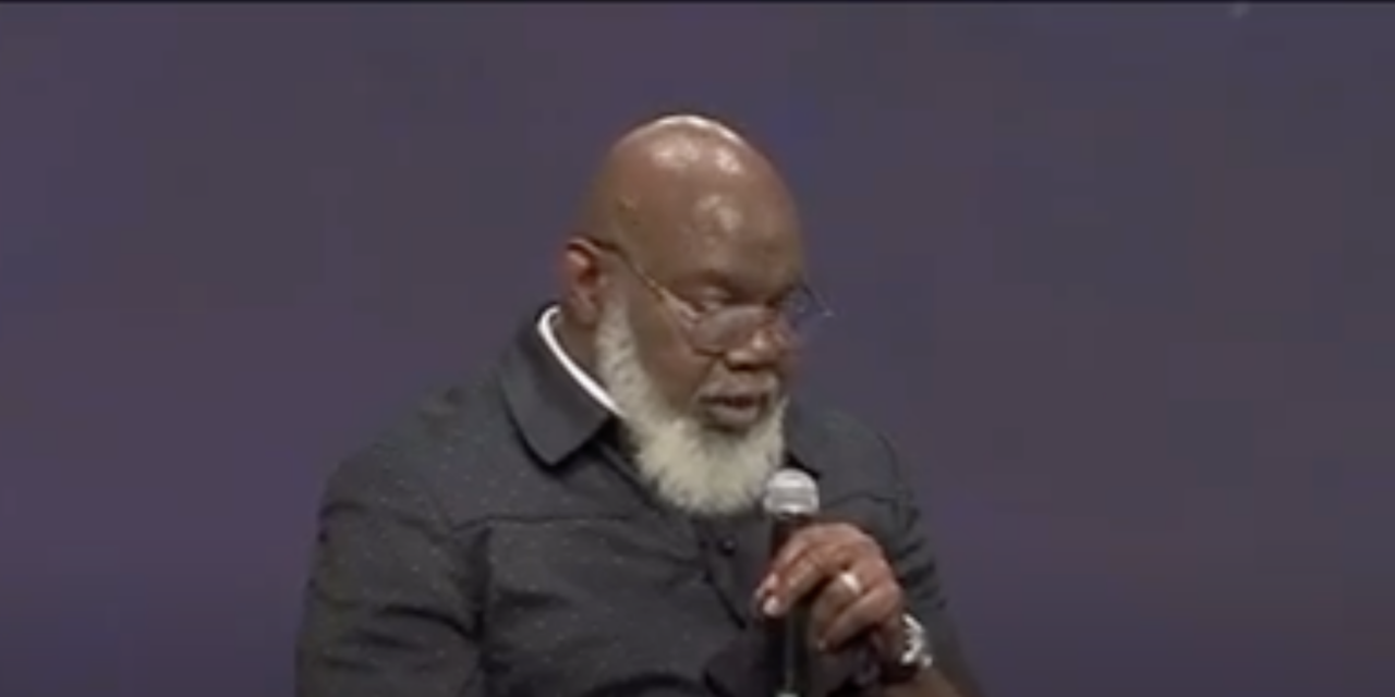 (WATCH) Bishop T.D. Jakes suffers ‘health incident’ during Sunday service